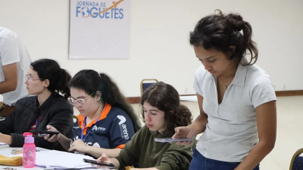 Medalhista de olimpíada científica Giovanna Queiroz participa de treinamento para a Olimpíada Internacional de Astronomia e Astrofísica (IOAA 2025)