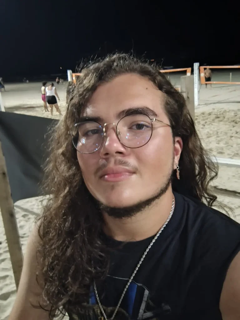 Rafael Joaquim Parra foi medalha de ouro na categoria livre da  ONQB - Olimpíada Brasileira de Química Básica - Olimpíada científica e do conhecimento