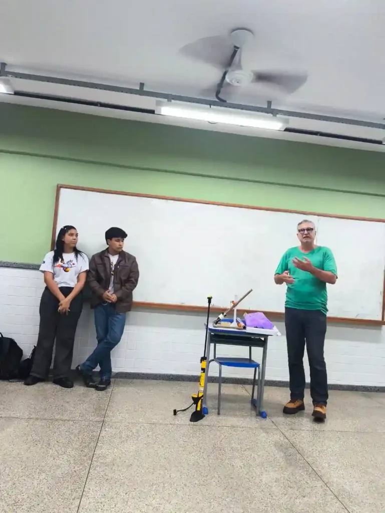 Olimpíada científica - Olimpíada Brasileira de Astronomia e Astronáutica - Estudantes Kauã e Amanda transformam experiência na OBA em projeto que leva astronomia para crianças e adultos