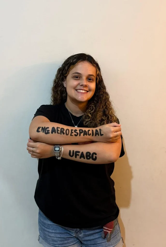 Analu Crippa comemora aprovação na UFABC - Medalhista da OBA e OBAFOG transforma olimpíadas científicas em porta de entrada para universidade - News - notícia notícia olimpíadas científicas
