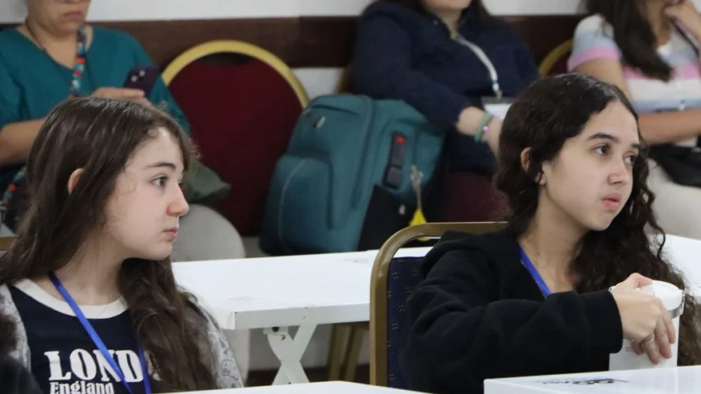 Estudantes acompanham aula no treinamento da IOAA e OLAA - News - notícia olimpíadas científicas 