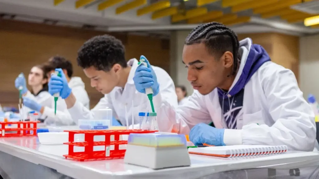 OBB 2026 Os 20 melhores estudantes da Olimpíada Brasileira de Biologia recebem premiação pelo Instituto Butantan - News - notícia olimpíadas científicas