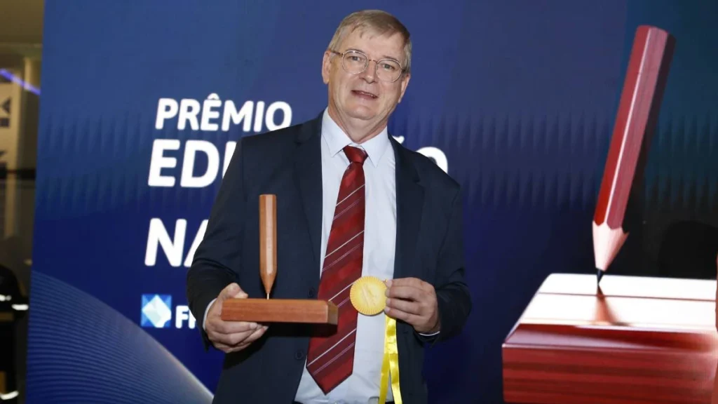 João Canalle Coordenador da OBA e da OBAFOG recebe Prêmio Educação na Frente 2026 - notícia olimpíadas científicas