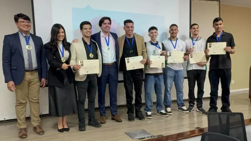 Estudantes do Instituto Federal de Brasília IFB - Campus Taguatinga - recebem premiação - News - notícia olimpíadas científicas